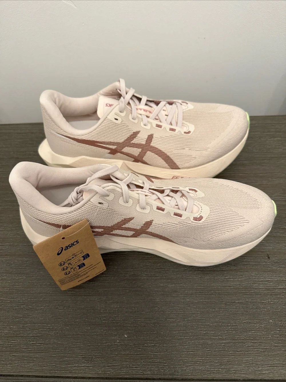 Man's Sneakers & Athletic Shoes ASICS Novablast 6 Size 9 Men’s